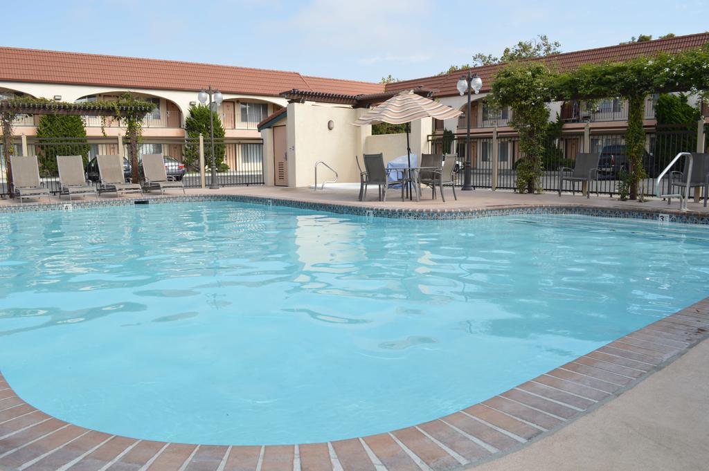 Laurel Inn&Conference Center Salinas Esterno foto