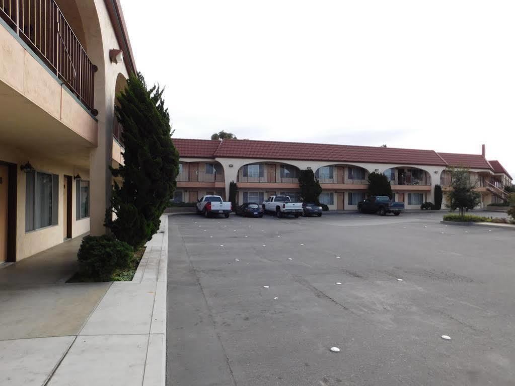Laurel Inn&Conference Center Salinas Esterno foto