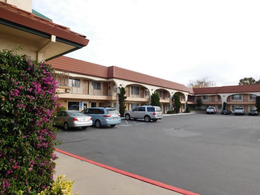 Laurel Inn&Conference Center Salinas Esterno foto