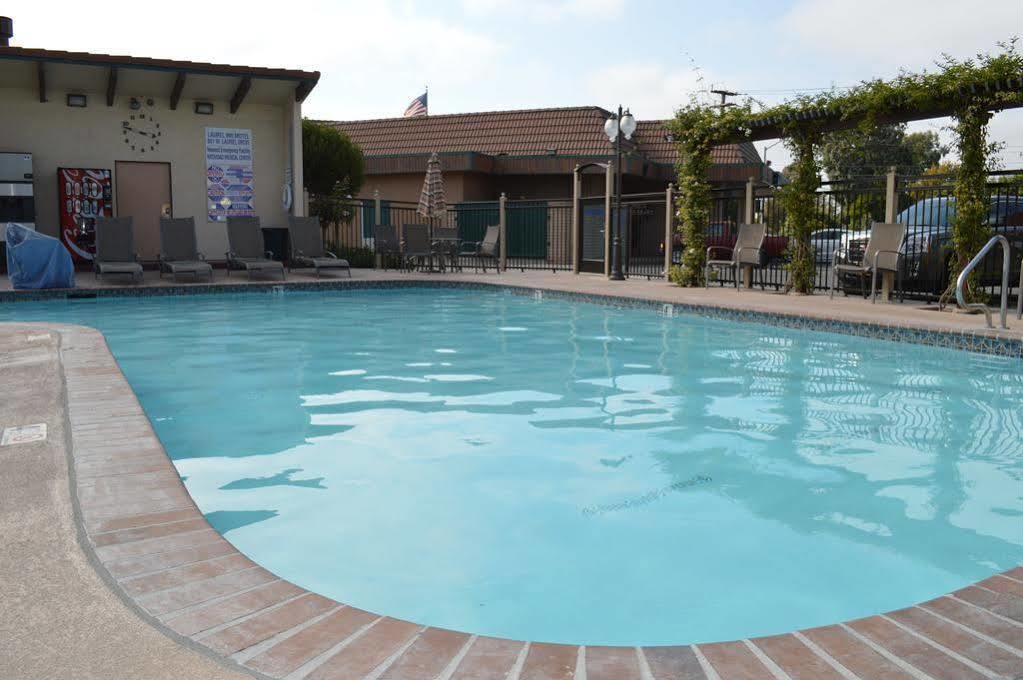 Laurel Inn&Conference Center Salinas Esterno foto