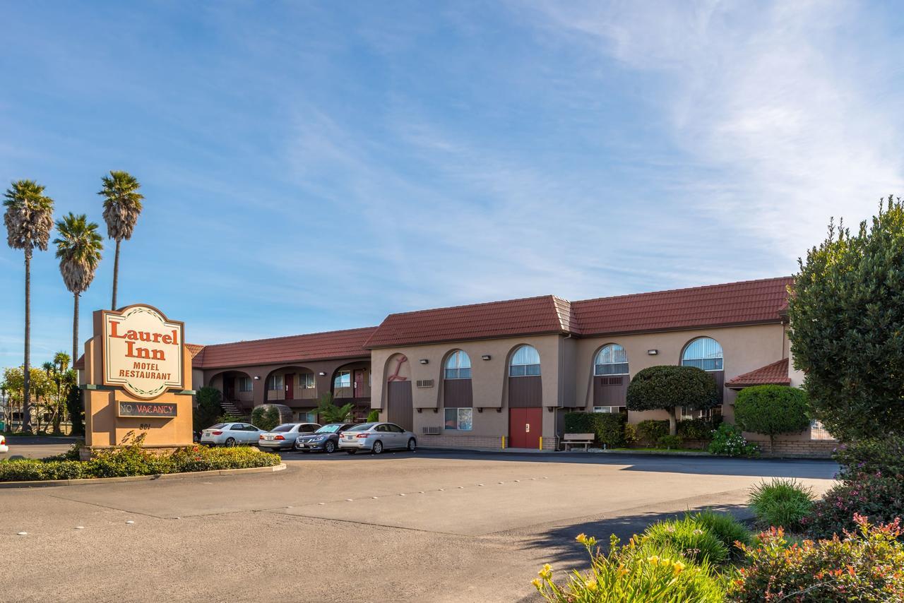 Laurel Inn&Conference Center Salinas Esterno foto